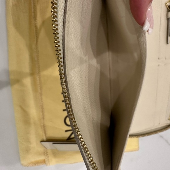 Louis Vuitton Empreinte Zippy Wallet in Neige - Picture 4 of 9